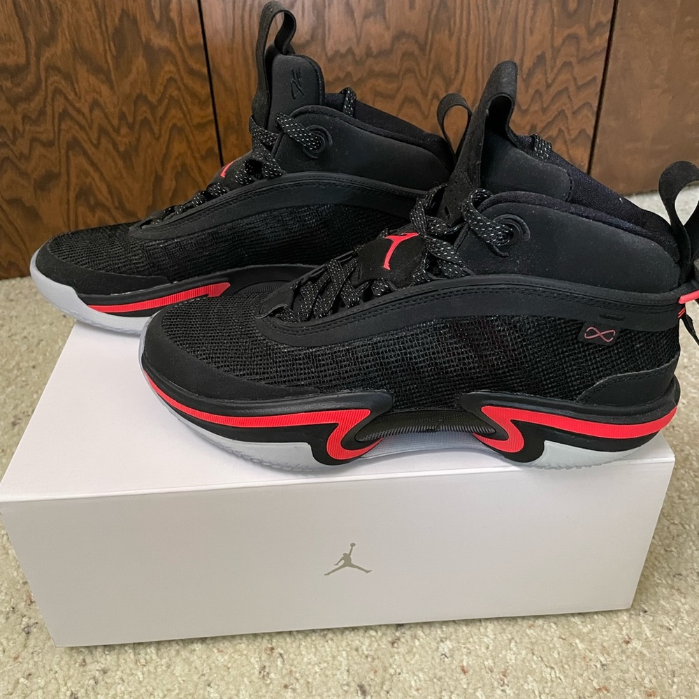 NEW Nike Air Jordans 36 Black/Infrared 23